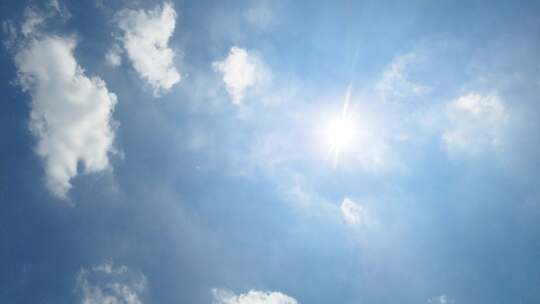 蓝天白云午时的太阳阳光晴天天气延时摄影视频素材模板下载