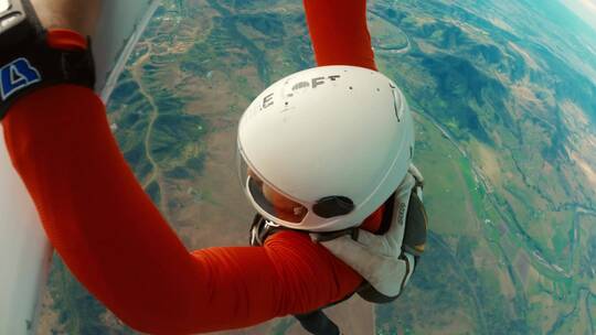 跳伞运动员从飞机跳下视频素材模板下载