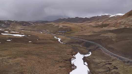 西藏那曲G317川藏北线公路航拍自然景观