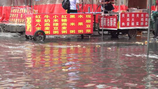 城中村下雨污水脏乱差环境