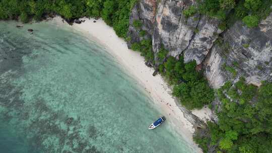 泰国皮皮岛屿海滩游艇自然风光航拍