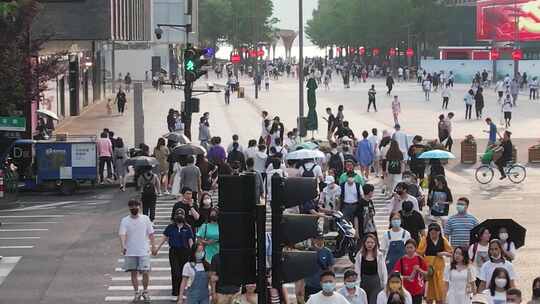 杭州西湖龙翔桥行人过马路视频素材模板下载
