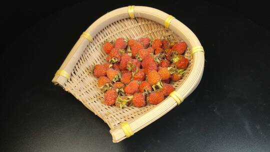 农村美食刺泡树莓山莓视频素材模板下载
