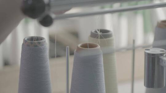 纺织工厂纺线机工作特写LOG视频素材模板下载