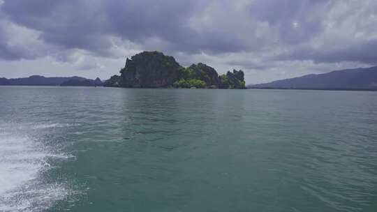 穿越兰卡威国家海洋公园海岛风光平视角