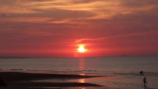 威海市环翠区金海路沙滩大海夕阳晚霞天空