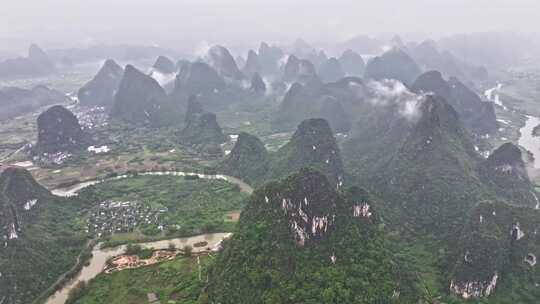 航拍烟雨漓江自然风光