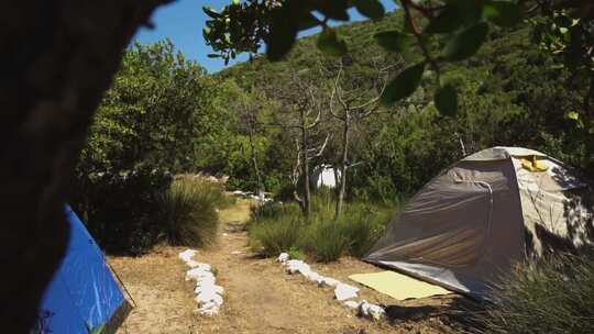 户外搭帐篷露营