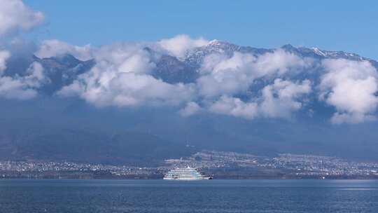 云南大理苍山云雪和洱海