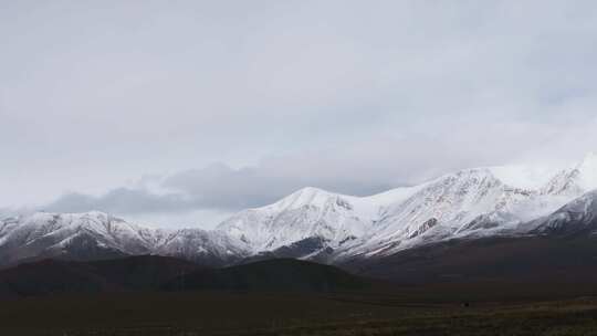 航拍青藏高原青海祁连山脉天境祁连雪山雪景