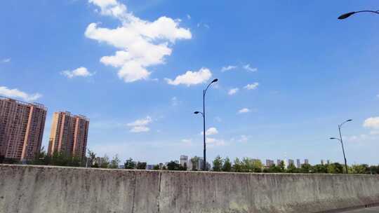 城市马路蓝天白云路灯风景视频素材空镜头