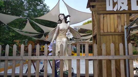 游乐场公主雕塑视频素材模板下载