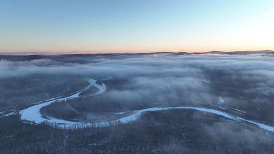 航拍冷空气迷漫的林海雪原