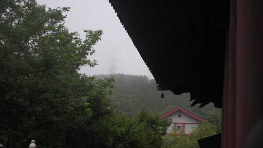 雨天屋檐下雨雨水惊蛰禅意古风清明大暑