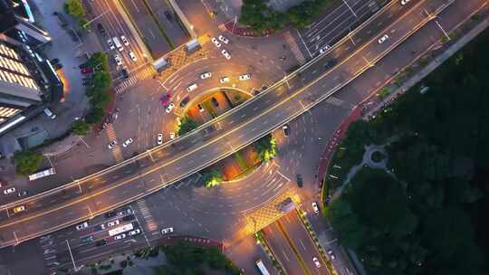 现代城市交通十字路口车流夜景繁华