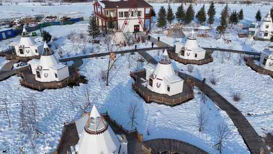 内蒙古敖鲁古雅撮罗子营地雪景
