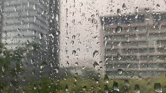 CBD下雨窗户