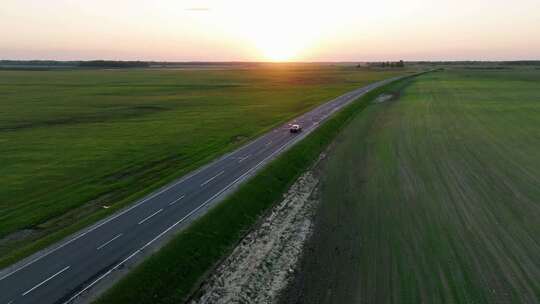 汽车行驶在乡村公路上视频素材模板下载