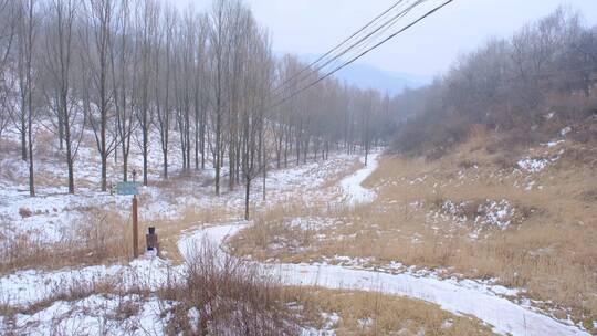 冬天秦岭山深处岭南公园的雪景