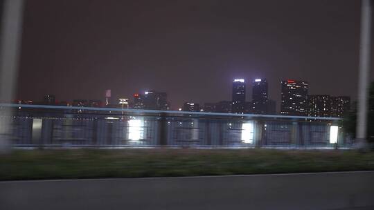 快速倒退的现代城市夜景