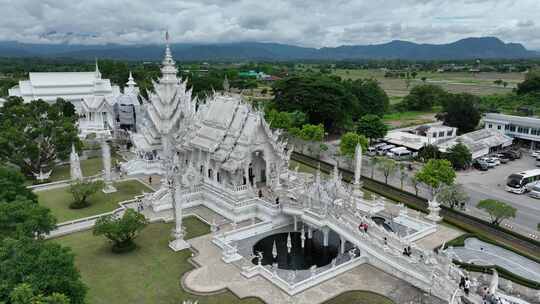 航拍泰国清莱白庙城市建筑风光视频素材模板下载