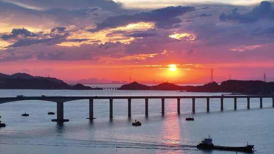 海上大桥日落风景