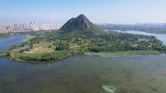 山东济南华山风景区湖面山峰风景