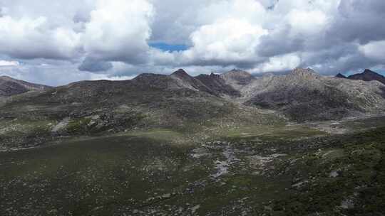 高原岩石地质奇观风光航拍