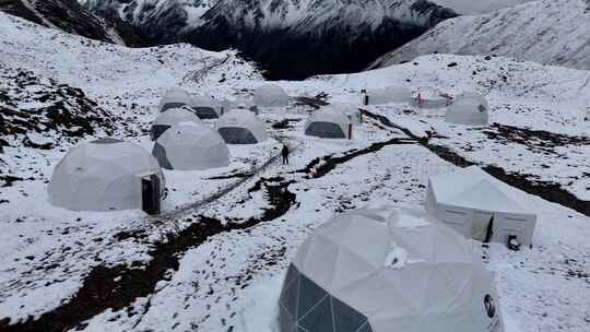 贡嘎雪山营地