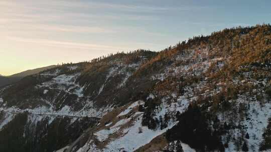 航拍云南香格里拉雪山公路