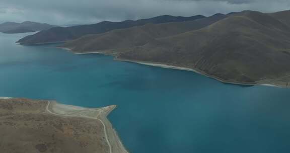 西藏日喀则羊卓雍措圣湖神湖蓝色高空航拍