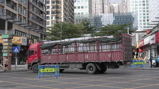 深圳街景大货车