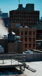 从屋顶看城市景观，蒸汽在前景中升起