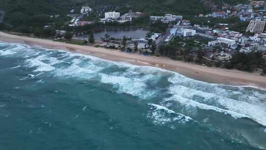 航拍泰国普吉岛卡伦海滩夏季自然风光