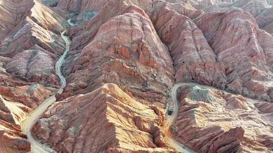 新疆南疆阿克苏库车天山红山石林大峡谷航拍