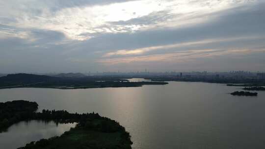 夕阳下的武汉严西湖自然风光鸟瞰全景