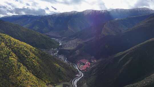 航拍四川甘孜措普沟森林河流秋色风光