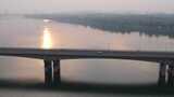 清晨彩霞行驶在桥梁上的车辆航拍高清在线视频素材下载