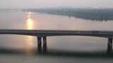 清晨彩霞行驶在桥梁上的车辆航拍高清在线视频素材下载