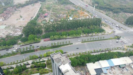 航拍城市风景高楼车流