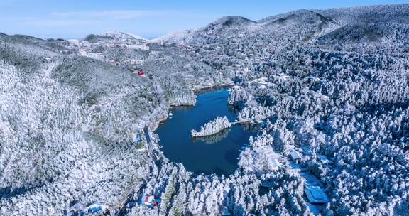 庐山如琴湖冬季雪景环绕航拍延时