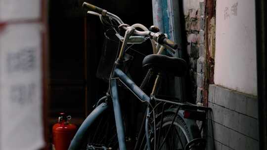北京胡同里的自行车