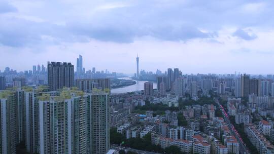 云雾天气航拍广州城市建筑群与珠江风光