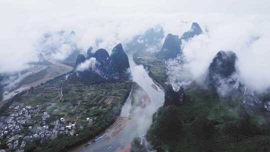 桂林山水烟雨漓江兴坪古镇航拍风光4K