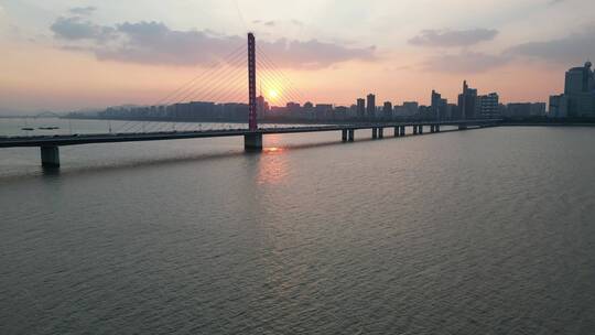 杭州西兴大桥江畔