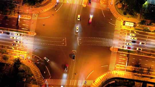 城市夜晚十字路口车辆车流延时摄影