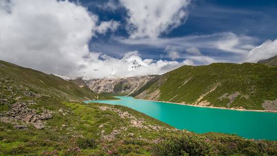 西藏山南白马林湖库拉岗日雪山野外自然风光