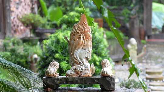 下雨天中寺庙景观庭院植物空场景镜头素材