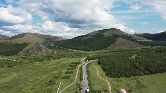 航拍草原公路  草原天路风景 坝上草原