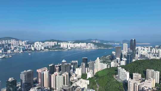 航拍香港维多利亚港城市天际线万里无云风景